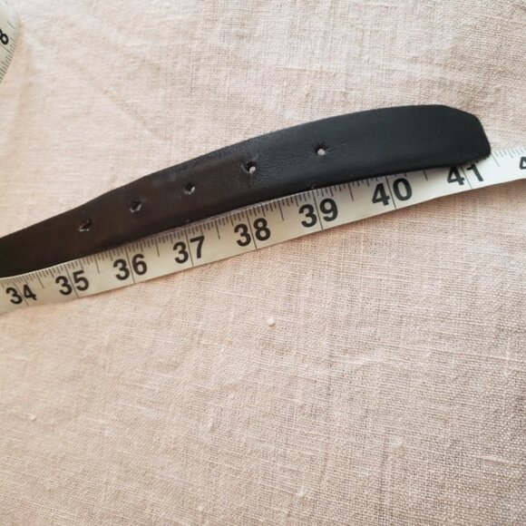 YSL Bla k Leather Belt with Gold Bu kle - Picture 8 of 8